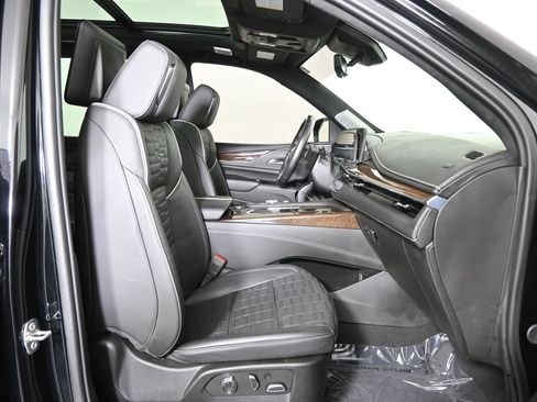 Used 2024 Cadillac Escalade Sport Platinum w/ LPO, ONYX Package AWD/4WD image 14