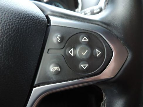 Used 2023 Chevrolet Traverse LT image 32