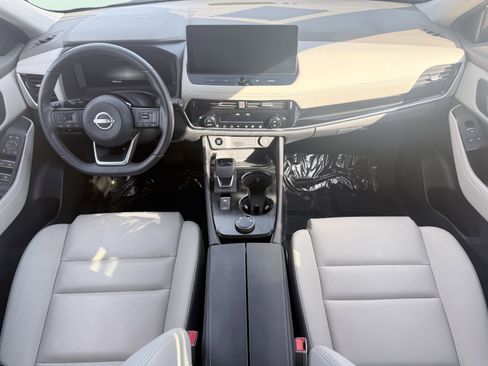 Used 2024 Nissan Rogue SL w/ SL Premium Package image 2