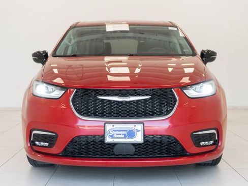Used 2024 Chrysler Pacifica Touring-L FWD image 24
