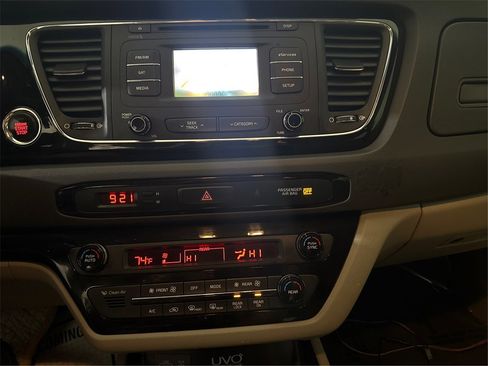 Used 2016 Kia Sedona EX image 32