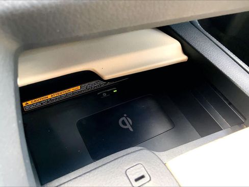Used 2019 Toyota Avalon XLE w/ Moonroof Package FWD image 32