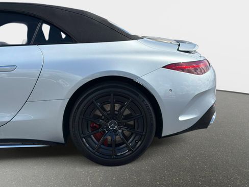 Used 2022 Mercedes-Benz SL 55 AMG 4MATIC w/ Driver Assistance Package image 16