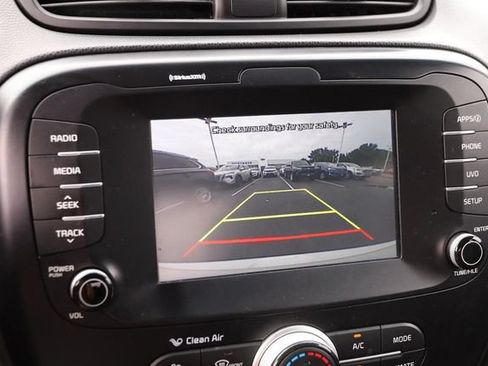 Used 2018 Kia Soul + FWD image 16