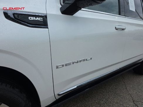 Used 2023 GMC Yukon XL Denali Ultimate AWD/4WD image 3