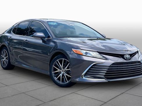 Used 2024 Toyota Camry XLE FWD image 3