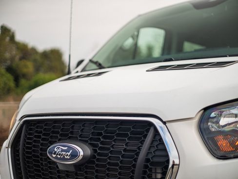 Used 2023 Ford Transit 350 XLT image 8