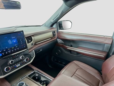 Used 2024 Ford Expedition Max Limited image 32