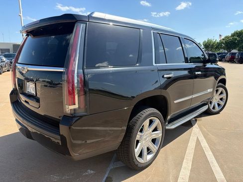 Used 2017 Cadillac Escalade Luxury RWD image 6