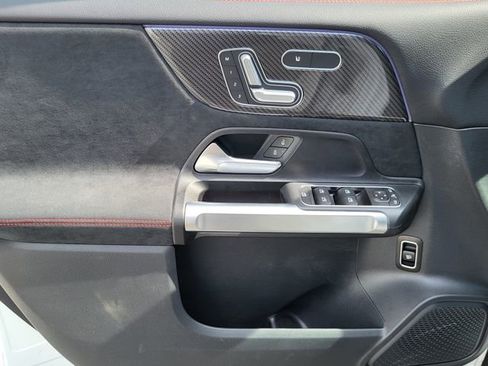 New 2025 Mercedes-Benz GLB 250 4MATIC image 15