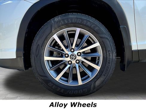 Used 2019 Toyota Highlander XLE AWD/4WD image 35