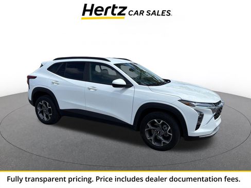 Used 2025 Chevrolet Trax LT FWD image 1
