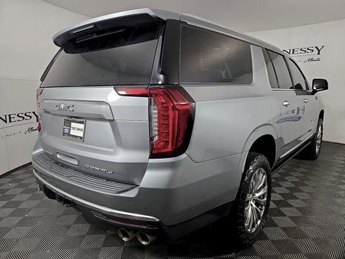 Used 2023 GMC Yukon XL Denali w/ Advanced Technology Package AWD/4WD image 5