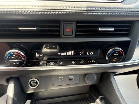 Used 2023 Nissan Rogue SV AWD/4WD image 4