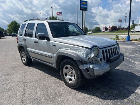 Used 2005 Jeep Liberty Sport AWD/4WD image 2