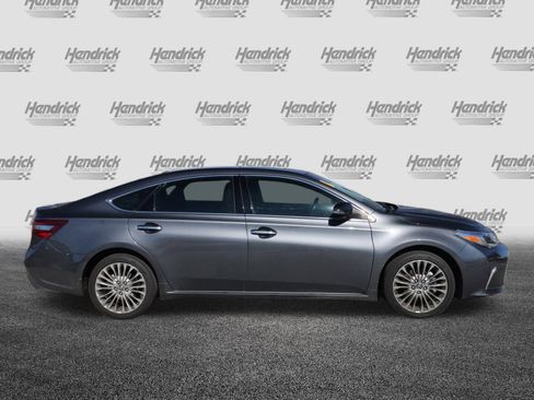Used 2017 Toyota Avalon Limited image 10