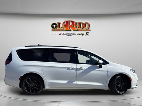 Used 2023 Chrysler Pacifica Touring-L w/ S Appearance Package image 8