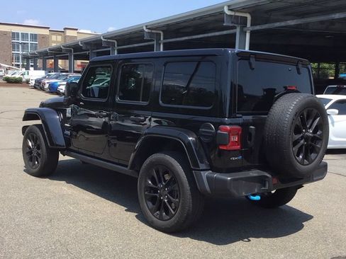 Used 2024 Jeep Wrangler Unlimited Sahara AWD/4WD image 3