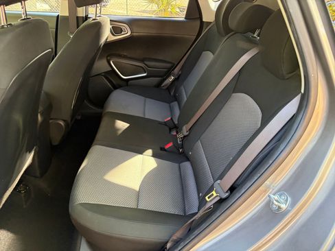Used 2025 Kia Soul LX w/ LX Technology Package image 32