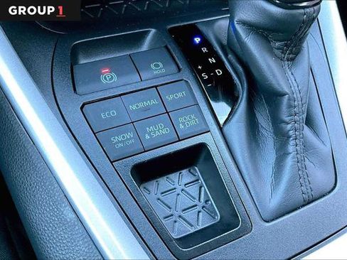 Certified 2025 Toyota RAV4 LE image 34