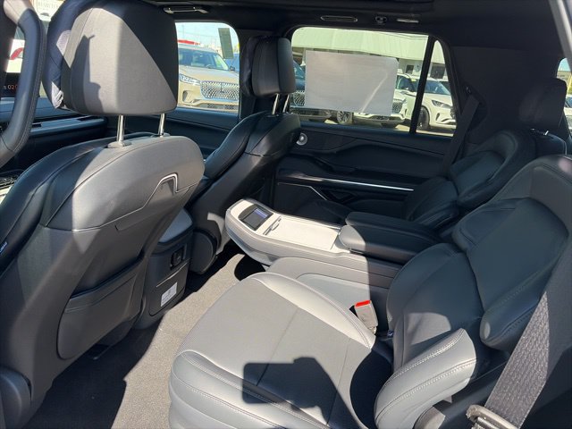 New 2025 Lincoln Navigator Reserve w/ Jet Appearance Package AWD/4WD image 11