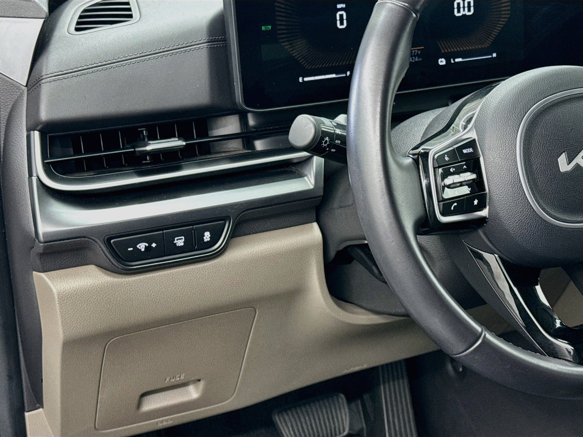 Used 2026 Kia Carnival LXS FWD image 17