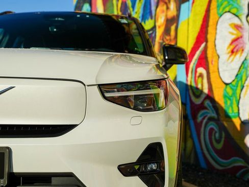 Used 2023 Volvo XC40 Recharge Ultimate image 10