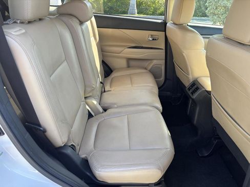 Used 2019 Mitsubishi Outlander SE image 14