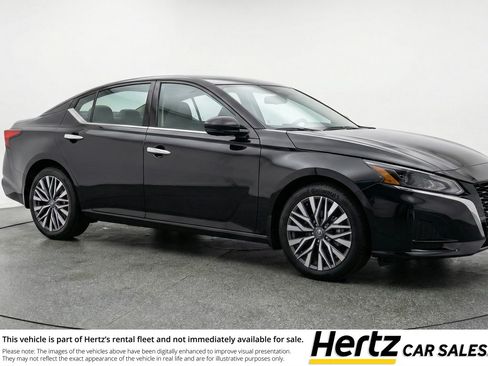Used 2025 Nissan Altima 2.5 SV FWD image 1
