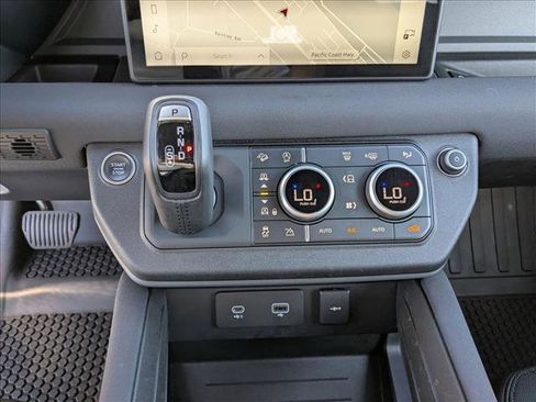 Used 2023 Land Rover Defender 90 X-Dynamic SE image 12