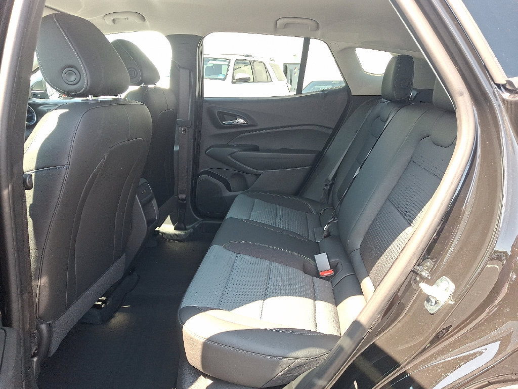 New 2026 Chevrolet Trax LT w/ Driver Confidence Package FWD image 5