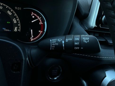 Used 2025 Toyota RAV4 XLE image 37