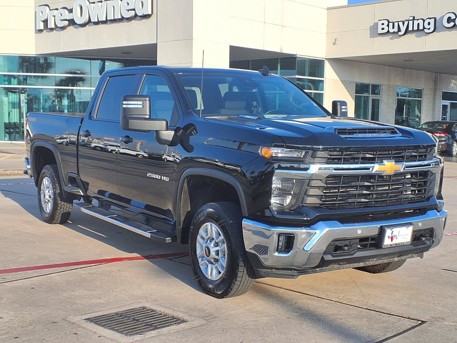 Used 2025 Chevrolet Silverado 2500 LT w/ Safety Package AWD/4WD image 3