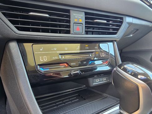 Used 2025 Volkswagen Jetta SE FWD image 22