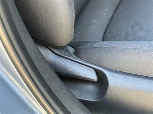 Used 2022 Toyota Corolla LE image 28