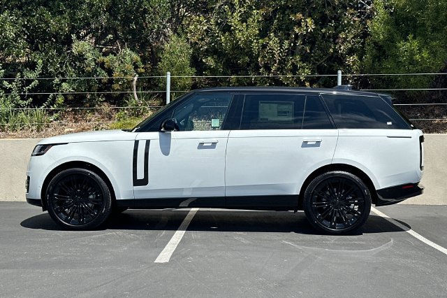 New 2026 Land Rover Range Rover Long Wheelbase SE AWD/4WD image 2