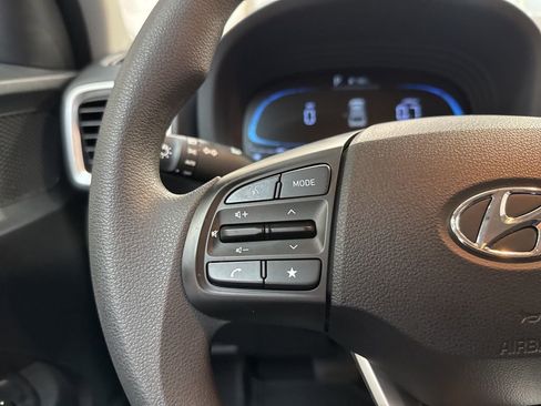 Used 2025 Hyundai Venue SE image 17