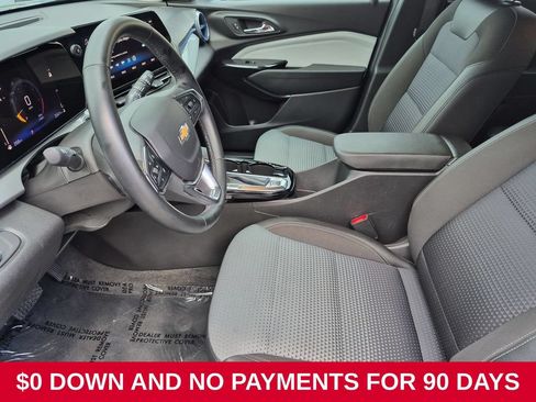 Used 2025 Chevrolet Trax LT w/ LT Convenience Package FWD image 23