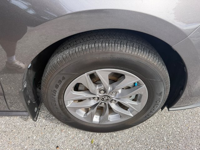 Used 2024 Toyota Sienna XLE w/ XLE Plus Package FWD image 13