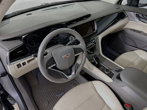 Used 2024 Cadillac XT6 Premium Luxury AWD/4WD image 2