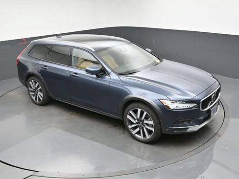 Used 2022 Volvo V90 B6 Cross Country AWD/4WD image 18