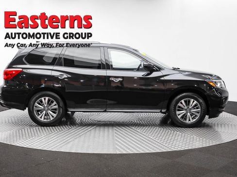 Used 2019 Nissan Pathfinder SV image 4