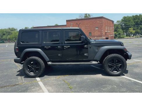 Used 2020 Jeep Wrangler Unlimited Sahara AWD/4WD image 9