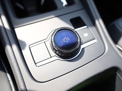 New 2025 Volkswagen Tiguan SE image 20