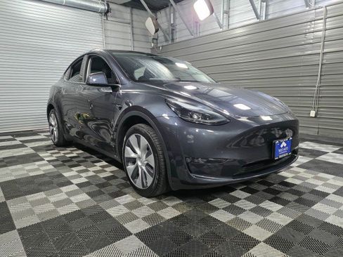 Used 2024 Tesla Model Y Long Range image 4