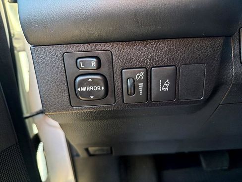 Used 2018 Toyota RAV4 Limited image 27