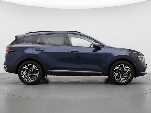 Used 2025 Kia Sportage LX FWD image 11
