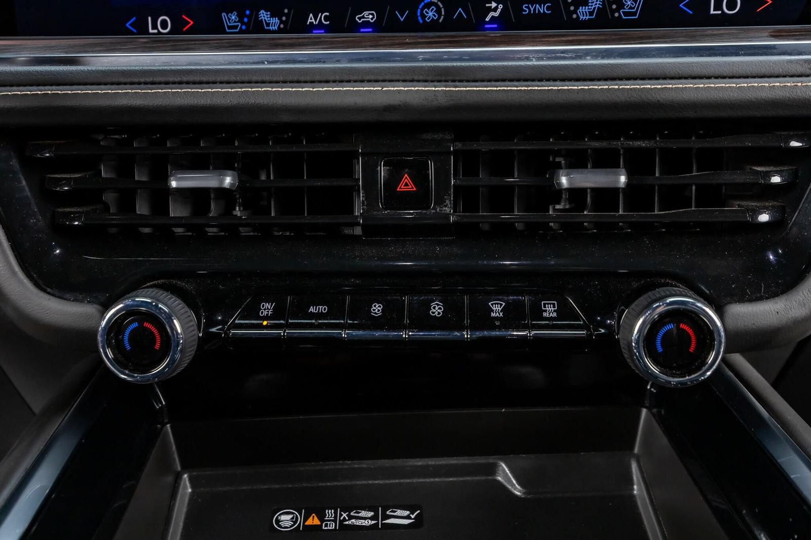 Used 2025 Chevrolet Tahoe Premier AWD/4WD image 23