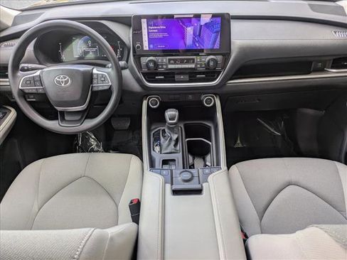 Used 2025 Toyota Grand Highlander AWD Hybrid image 17