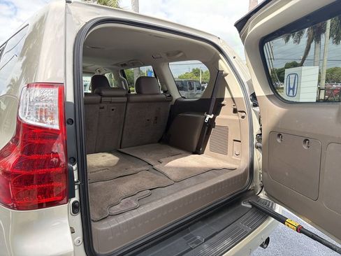 Used 2012 Lexus GX 460 w/ Comfort Plus Pkg image 28